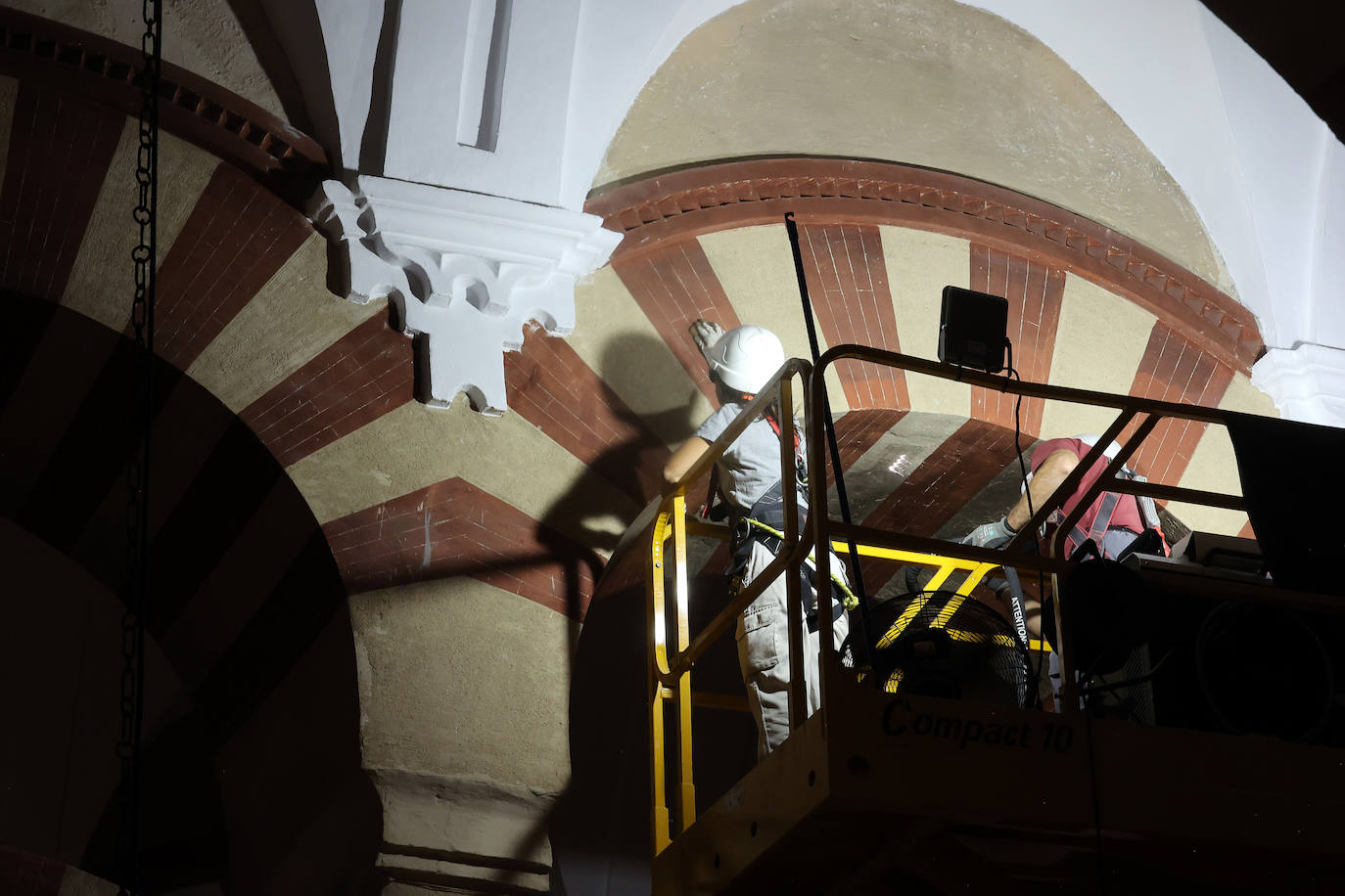 Los impactantes trabajos de emergencia en la Mezquita de Córdoba, en imágenes