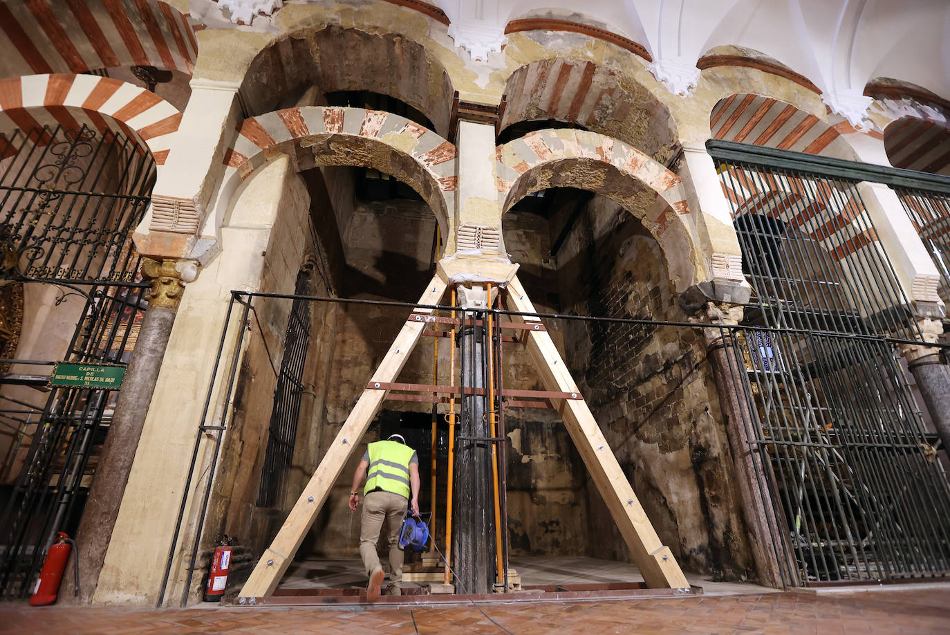 Los impactantes trabajos de emergencia en la Mezquita de Córdoba, en imágenes