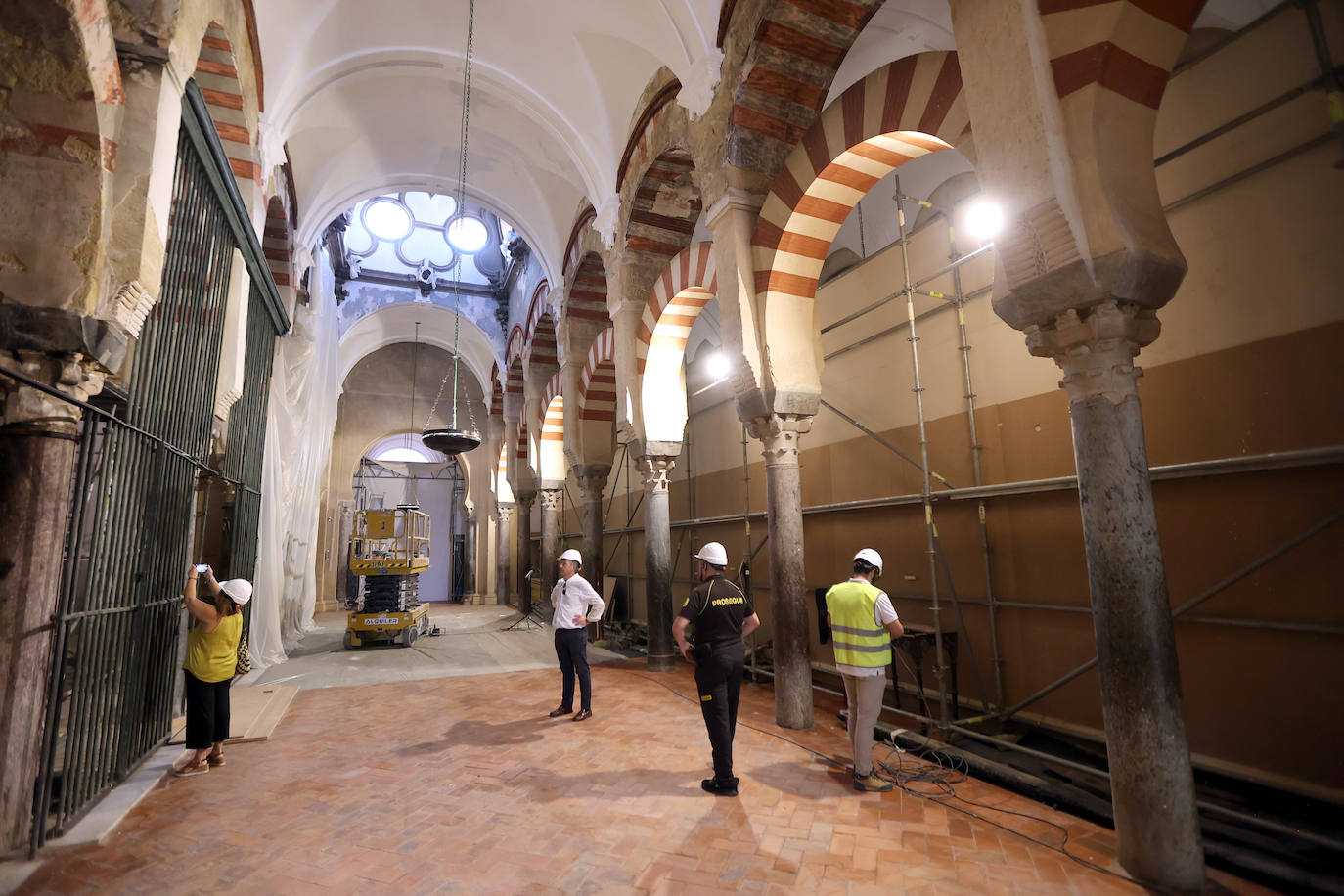 Los impactantes trabajos de emergencia en la Mezquita de Córdoba, en imágenes