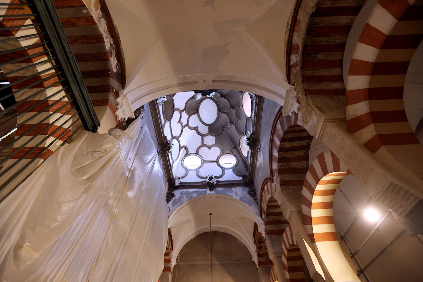 Los impactantes trabajos de emergencia en la Mezquita de Córdoba, en imágenes