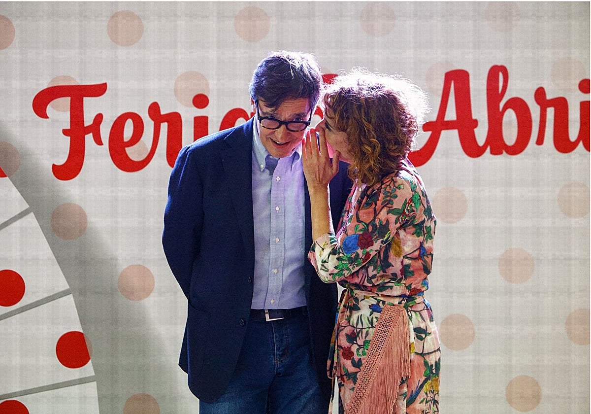 Salvador Illa y María Jesús Montero, en la Feria de Abril de Barcelona.
