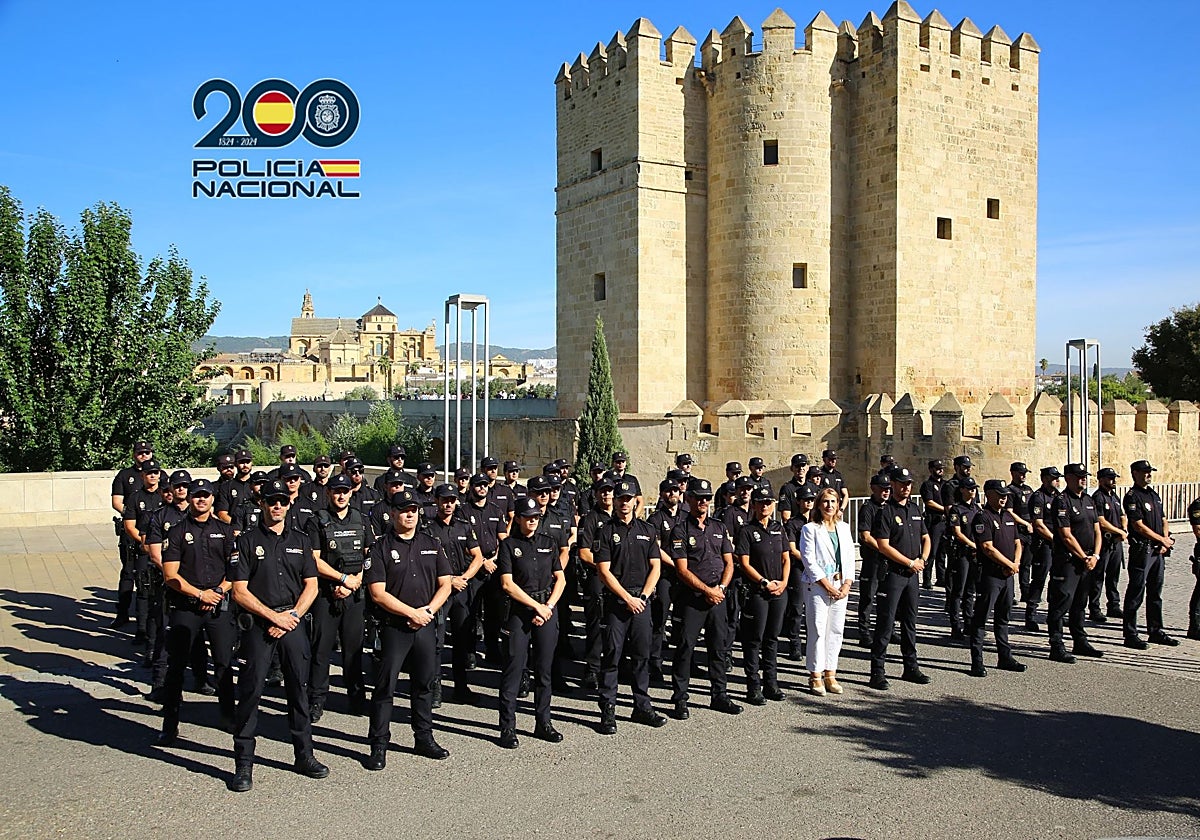 La jefa provincial, María Dolores López  junto a la subdelegada de Gobierno  en Córdoba, Ana María López