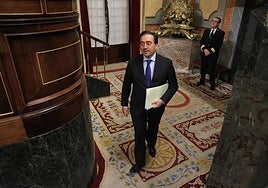 Albares rechaza el valenciano y se niega a pedir su oficialidad en Europa: «Sólo catalán, euskera y gallego»