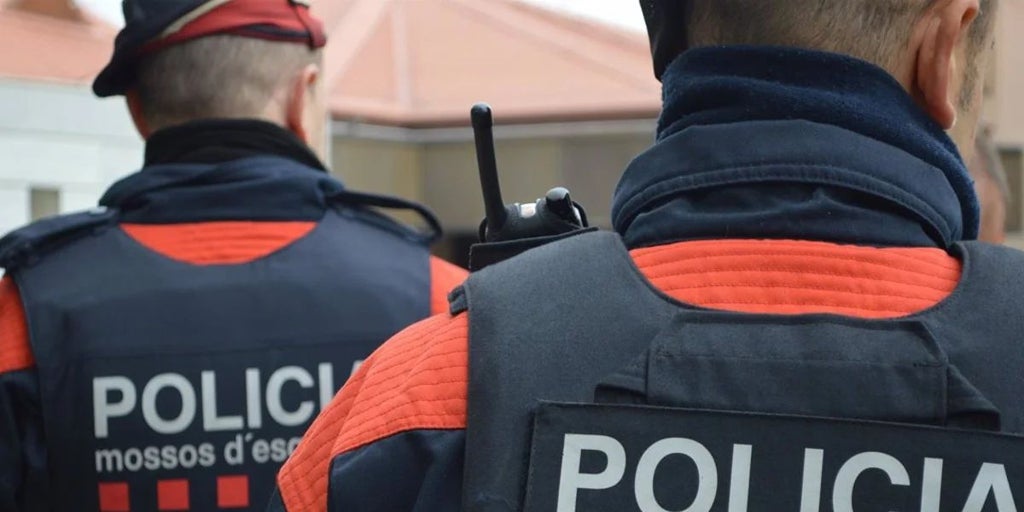 Investigan el hallazgo de un cadáver en el recinto de una iglesia en Barcelona