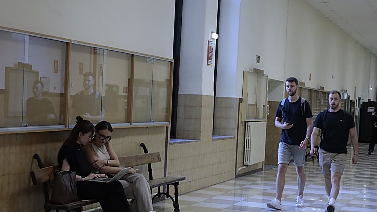 Primer día de curso en la Facultad de Economía y Empresa