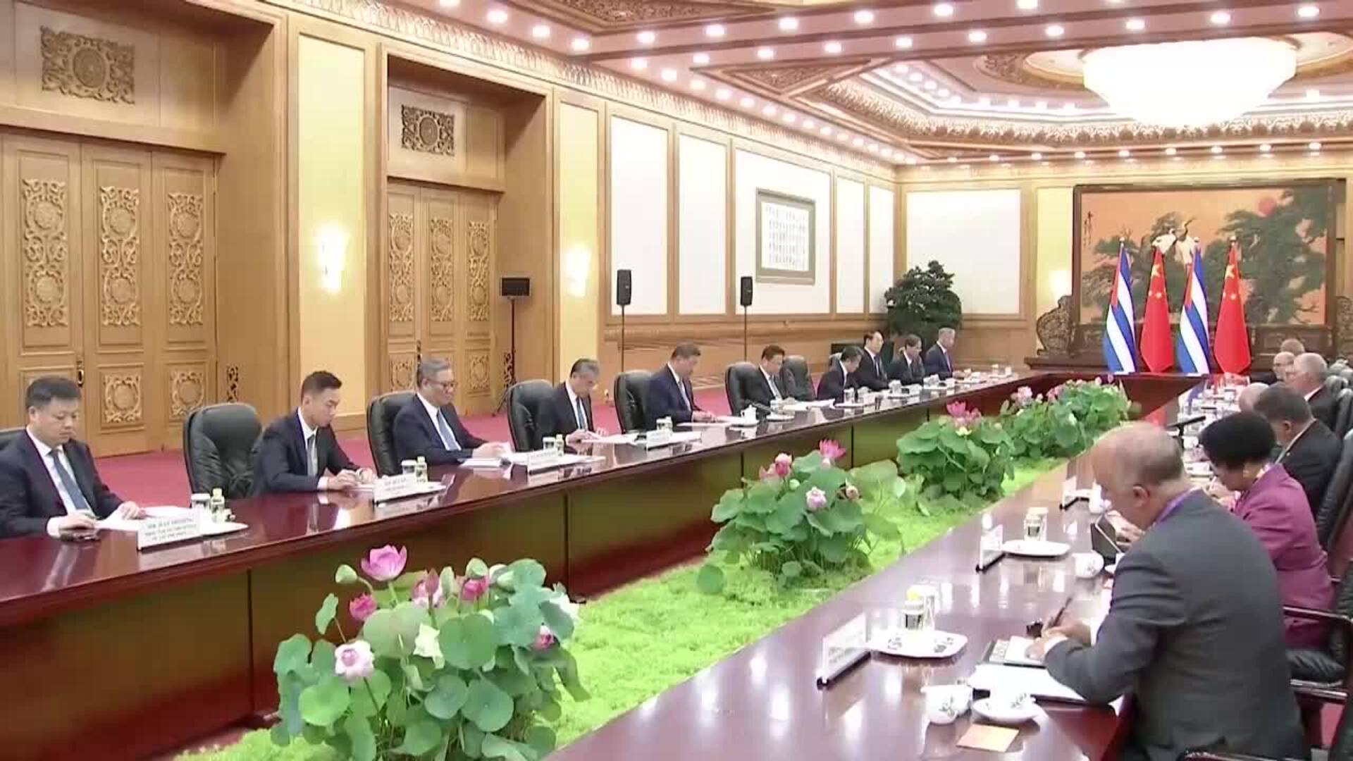 Xi dice a Diaz-Canel en Pekín que China está &quot;dispuesta a seguir brindando asistencia a Cuba&quot;