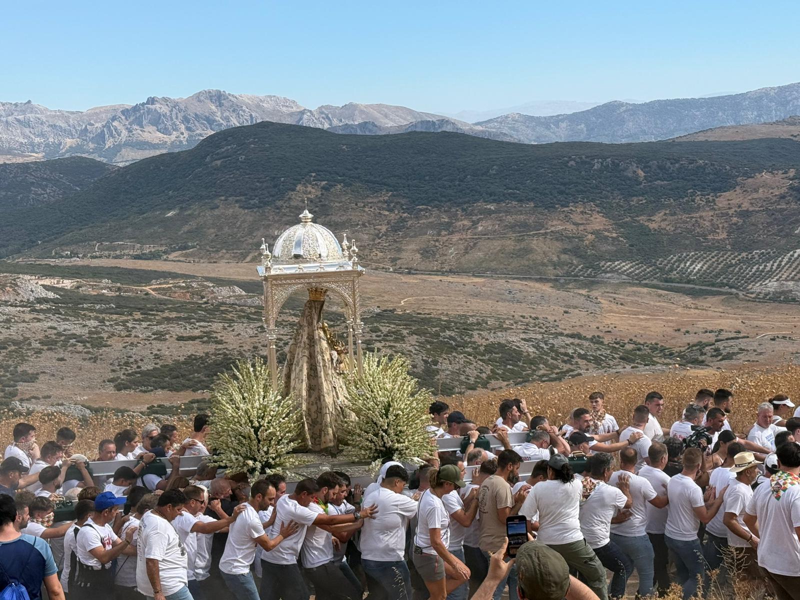 La emocionante &#039;Bajá&#039; de la Virgen de la Sierra de Cabra, en imágenes