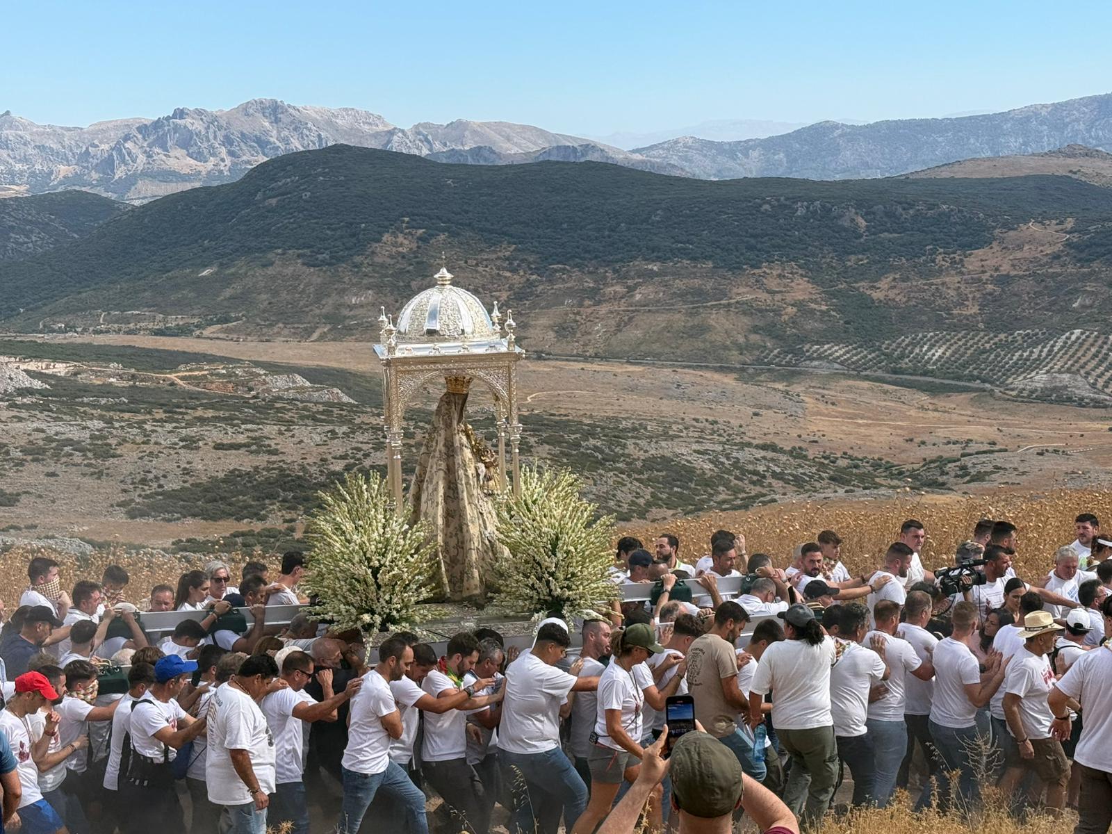 La emocionante &#039;Bajá&#039; de la Virgen de la Sierra de Cabra, en imágenes