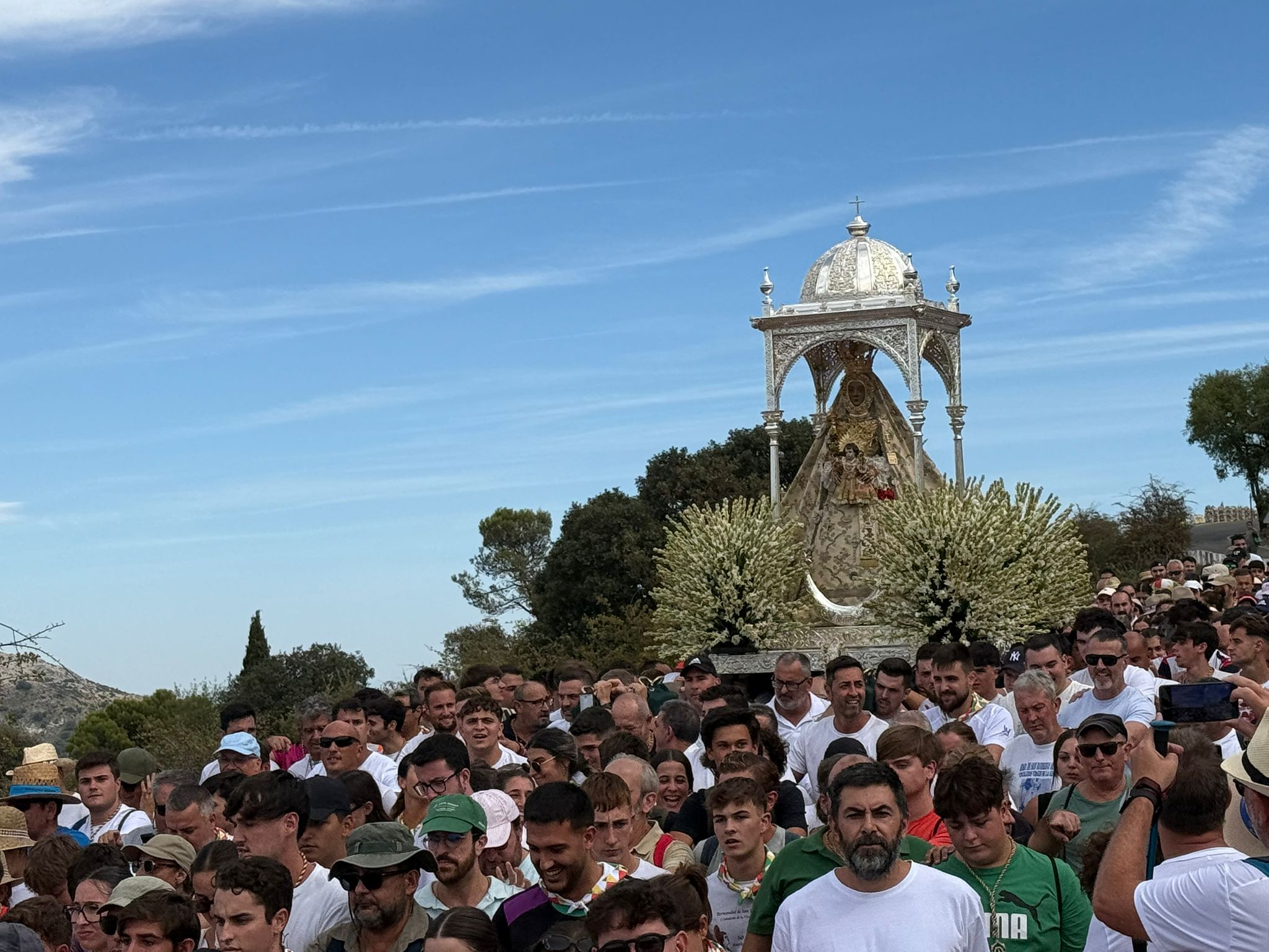 La emocionante &#039;Bajá&#039; de la Virgen de la Sierra de Cabra, en imágenes