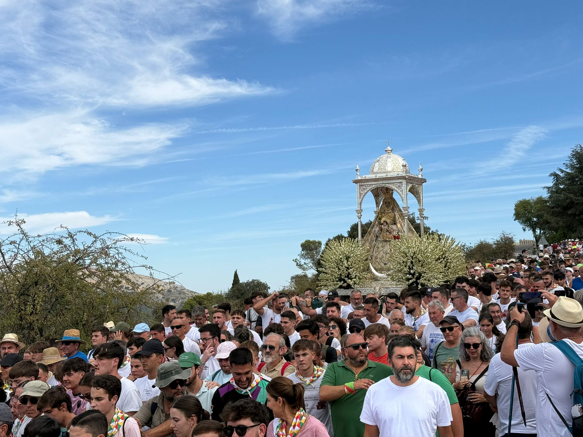 La emocionante &#039;Bajá&#039; de la Virgen de la Sierra de Cabra, en imágenes