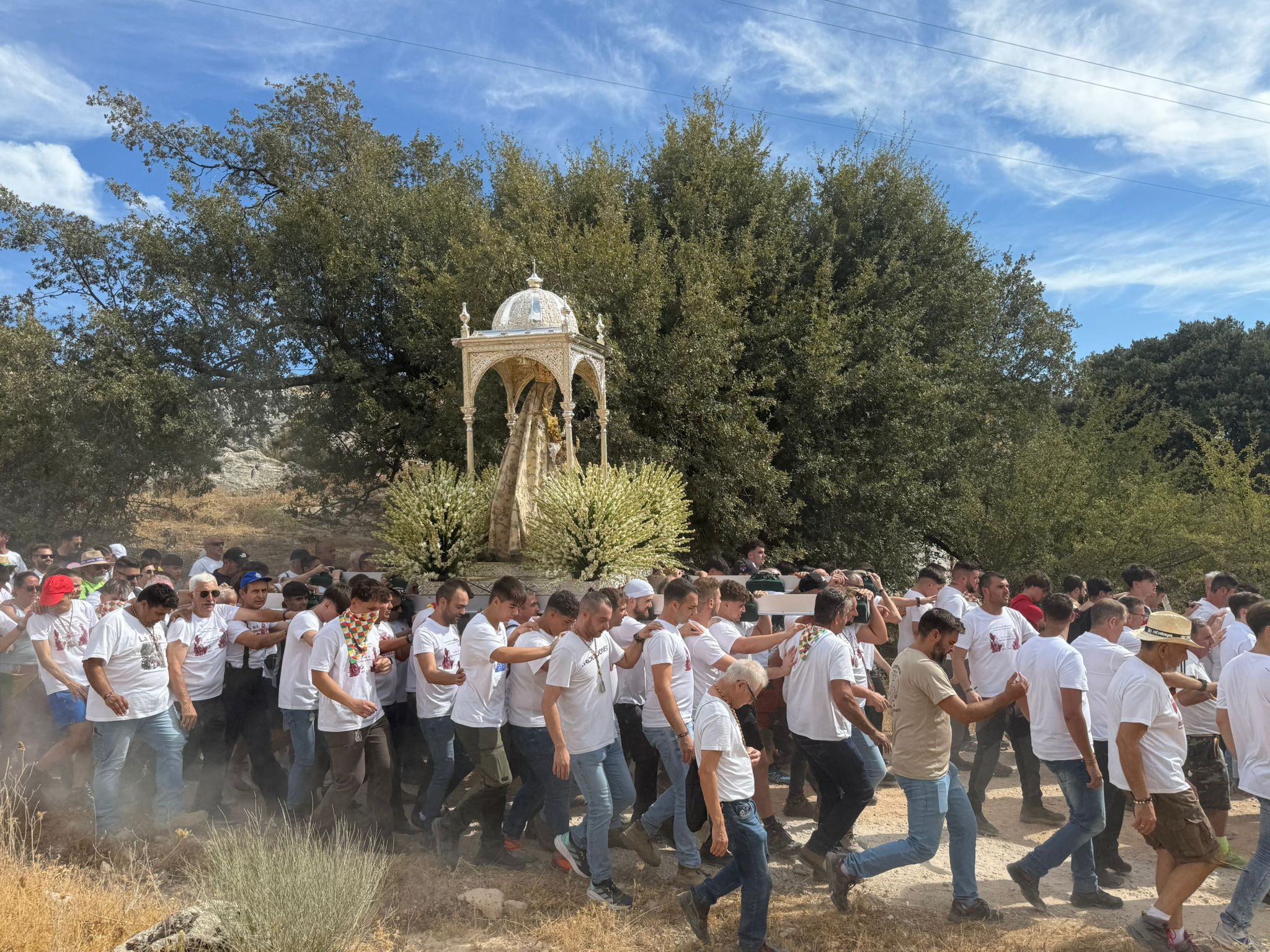 La emocionante &#039;Bajá&#039; de la Virgen de la Sierra de Cabra, en imágenes