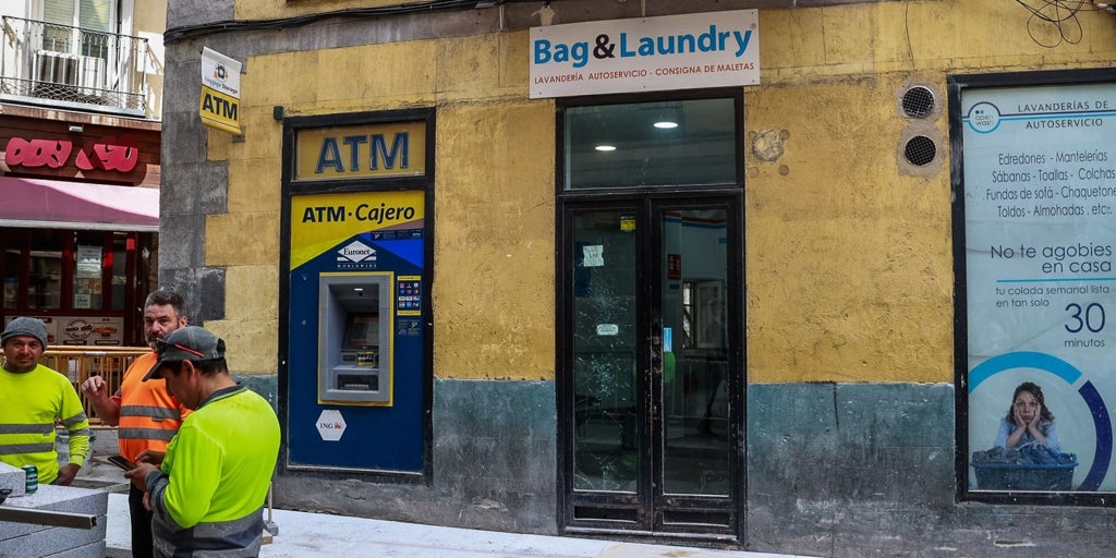 Dos ladrones, atrapados en el asalto a una lavandería de Lavapiés: «¡Nos han gaseado con gas pimienta!»