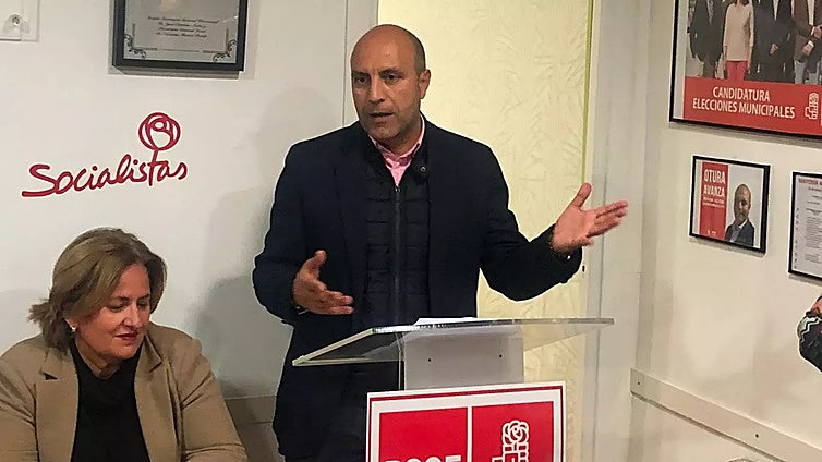 El alcalde de un pueblo de Granada, sobre el PP por relacionarlo con Koldo: «Son el mismo perro que nos arruinó, con distinto collar»