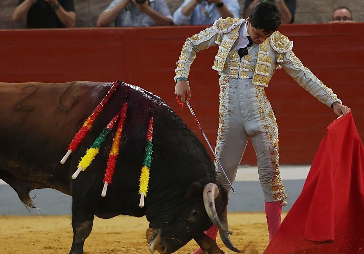 Tomás Bastos toca el cielo de Villaseca, al natural