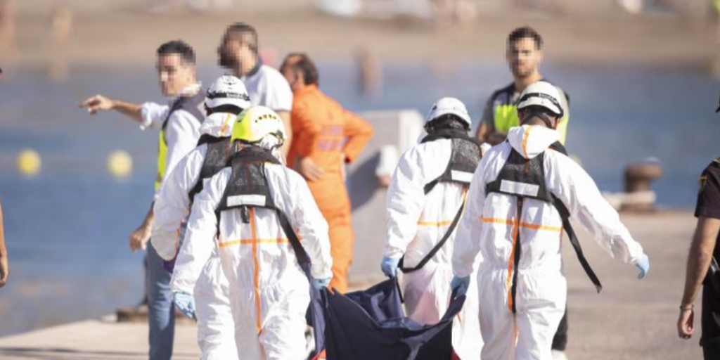 A prisión los 17 detenidos de un cayuco en el que murieron decenas de inmigrantes rumbo a Canarias