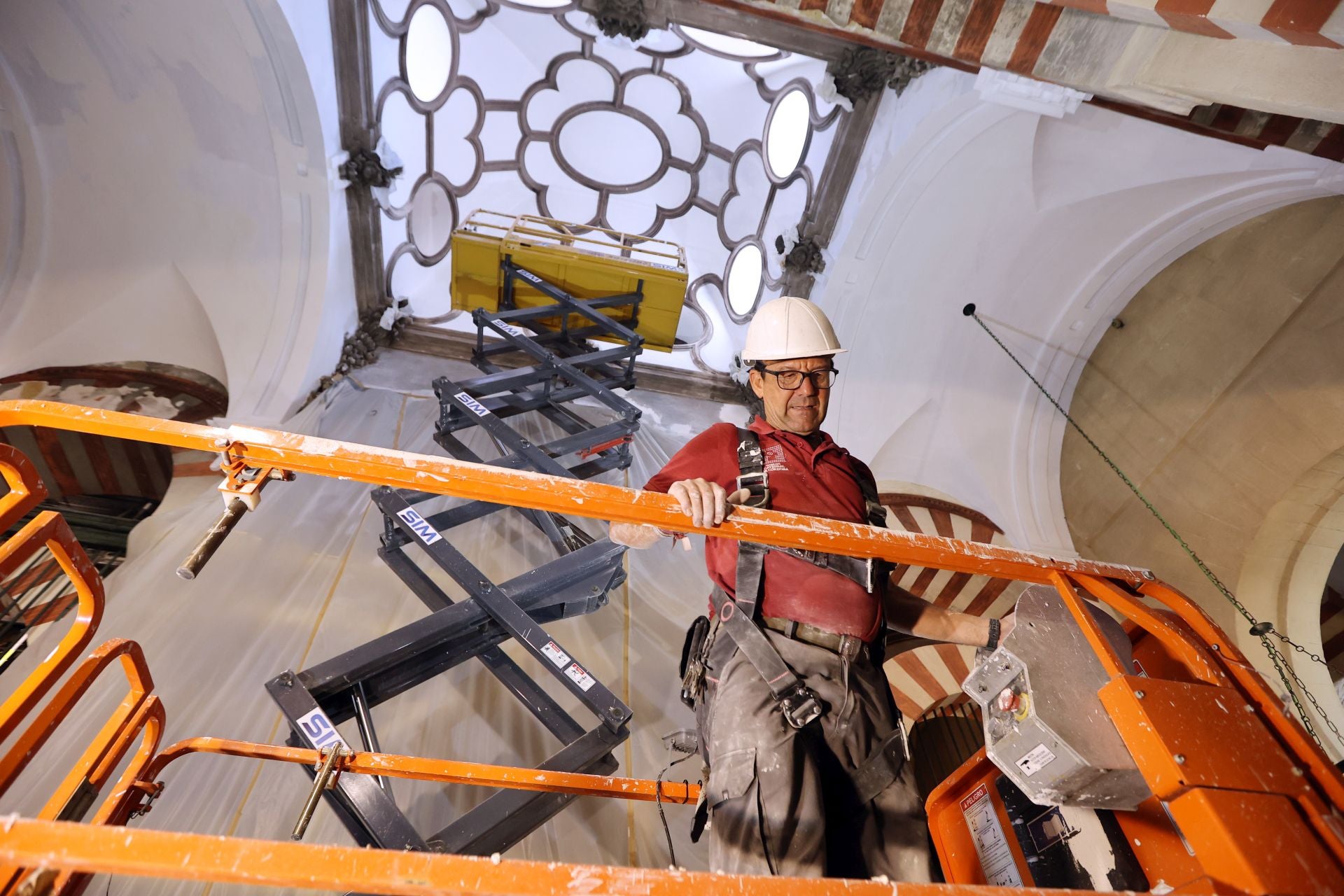 La Mezquita-Catedral de Córdoba un mes después del incendio, en imágenes