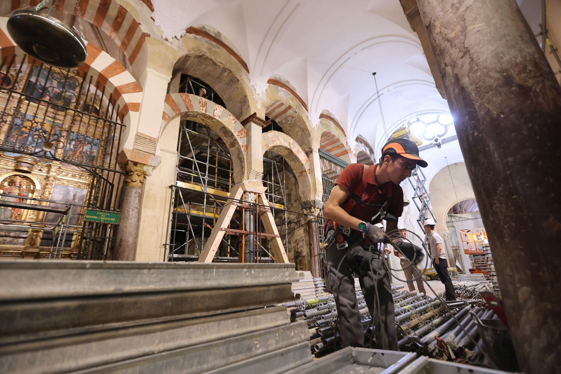 La Mezquita-Catedral de Córdoba un mes después del incendio, en imágenes
