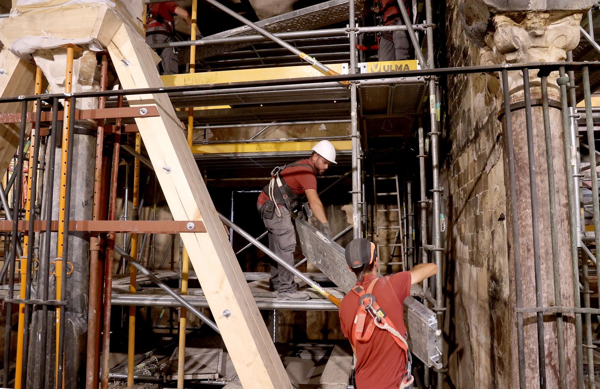 La Mezquita-Catedral de Córdoba un mes después del incendio, en imágenes