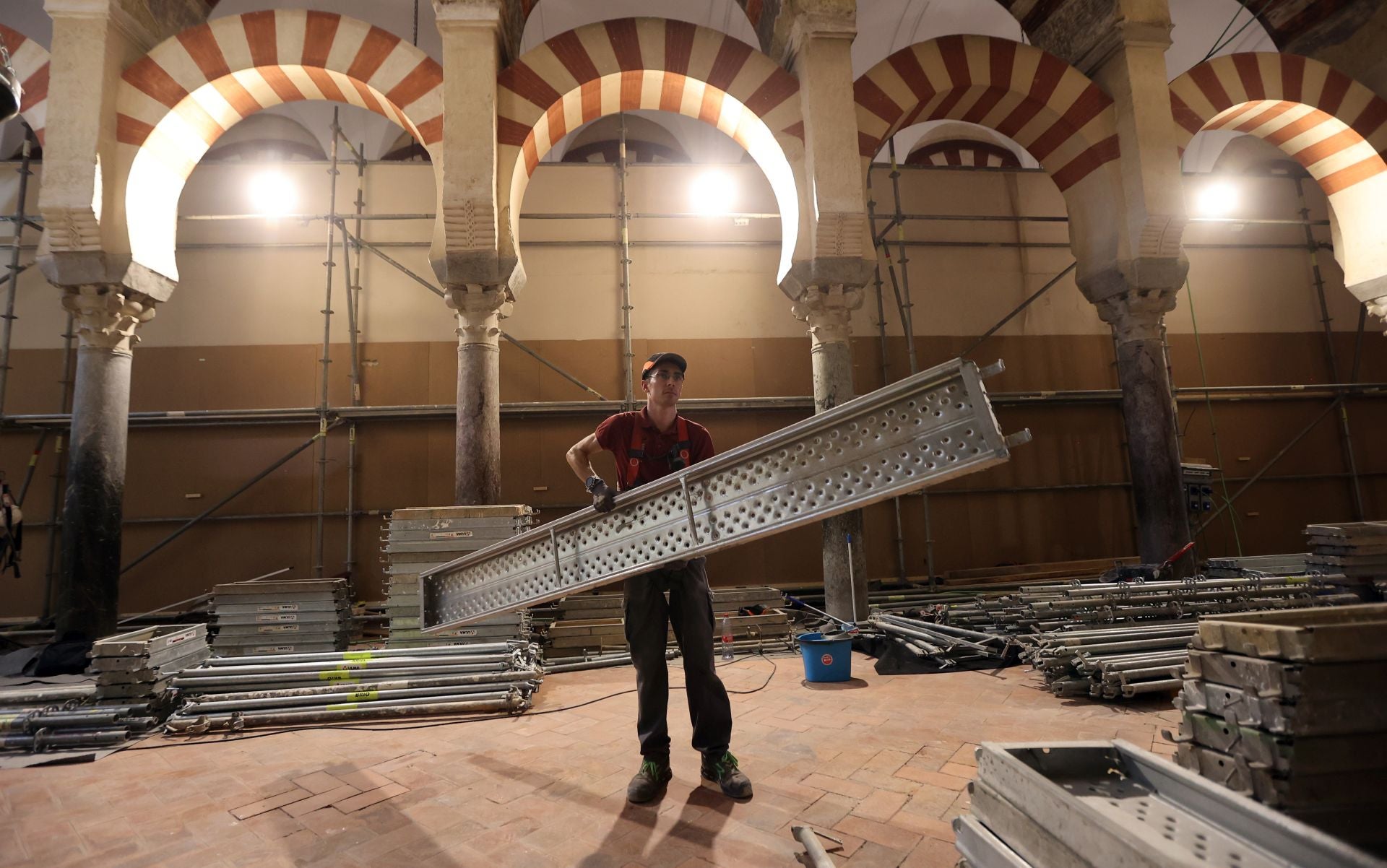 La Mezquita-Catedral de Córdoba un mes después del incendio, en imágenes