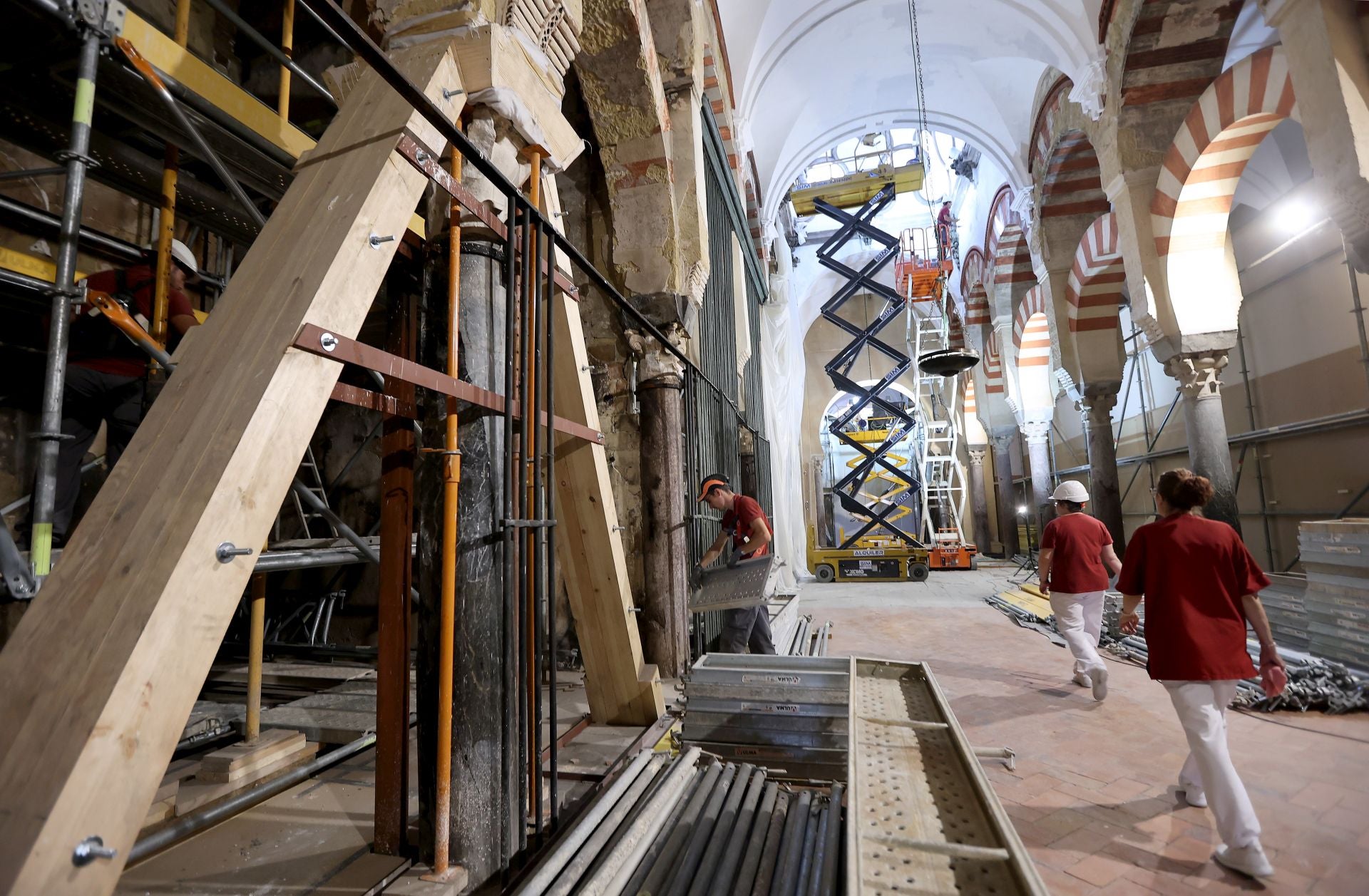 La Mezquita-Catedral de Córdoba un mes después del incendio, en imágenes