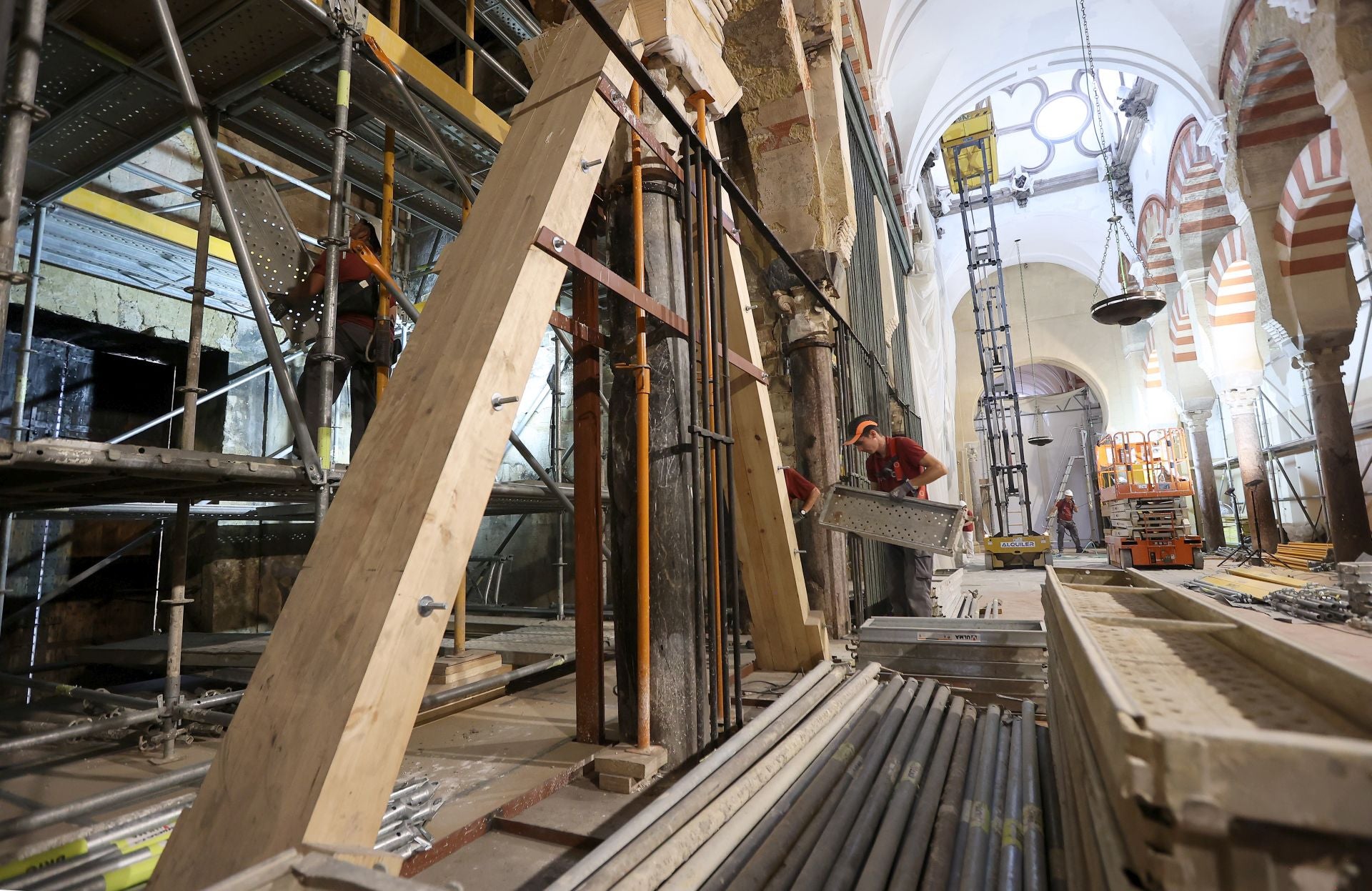 La Mezquita-Catedral de Córdoba un mes después del incendio, en imágenes