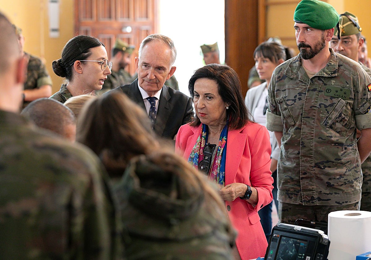 La ministra de Defensa, Margarita Robles, en la Academia de Infantería de Toledo