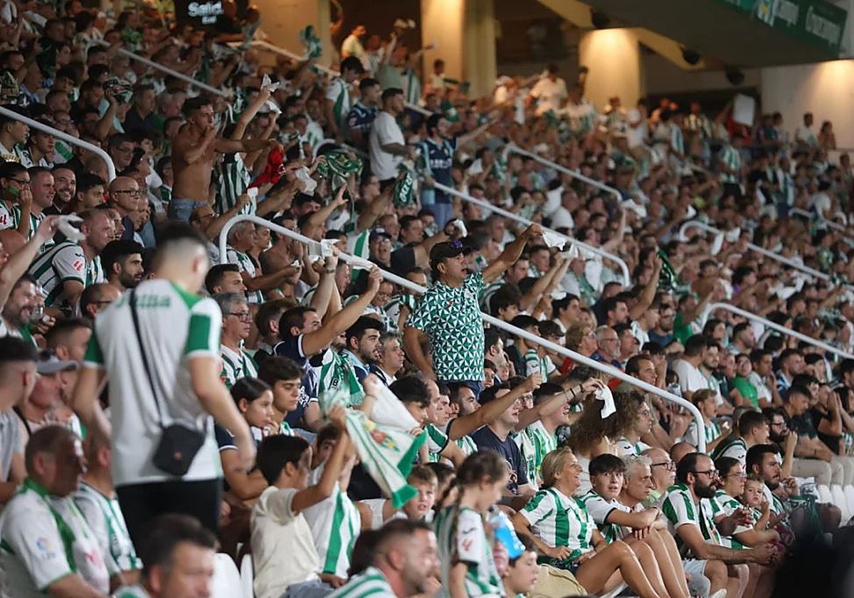 La afición de El Arcángel presente en el Córdoba CF - Castellón