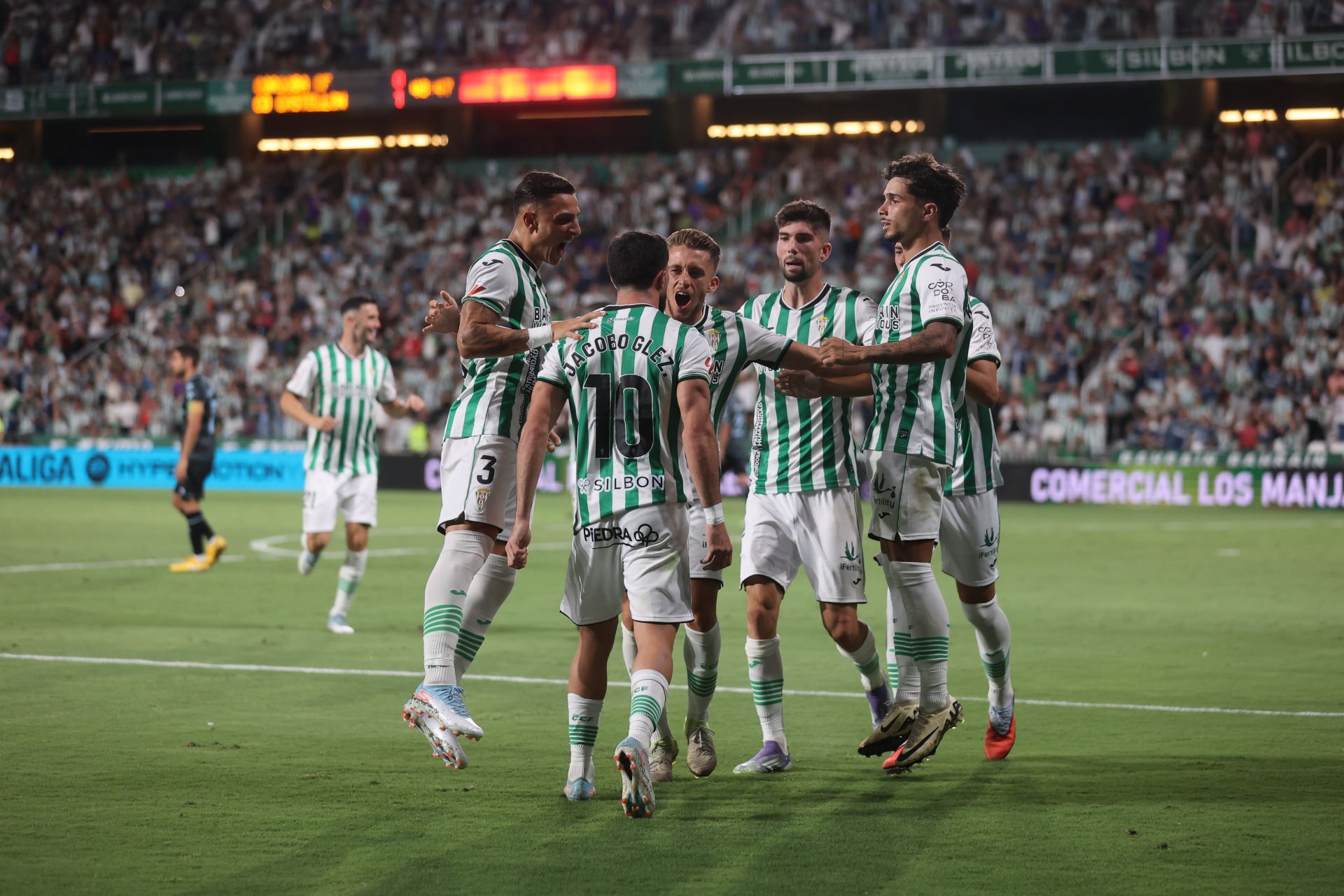 La inmensa alegría del primer triunfo del Córdoba CF esta temporada, en imágenes