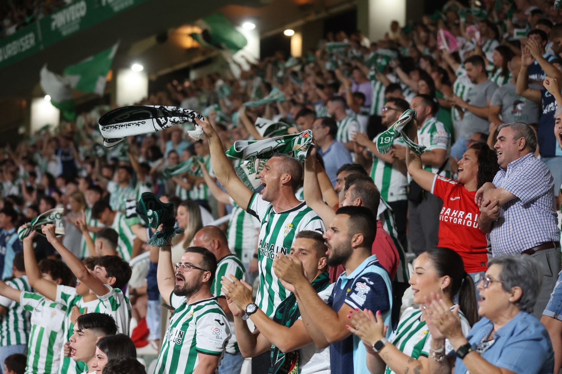 La inmensa alegría del primer triunfo del Córdoba CF esta temporada, en imágenes