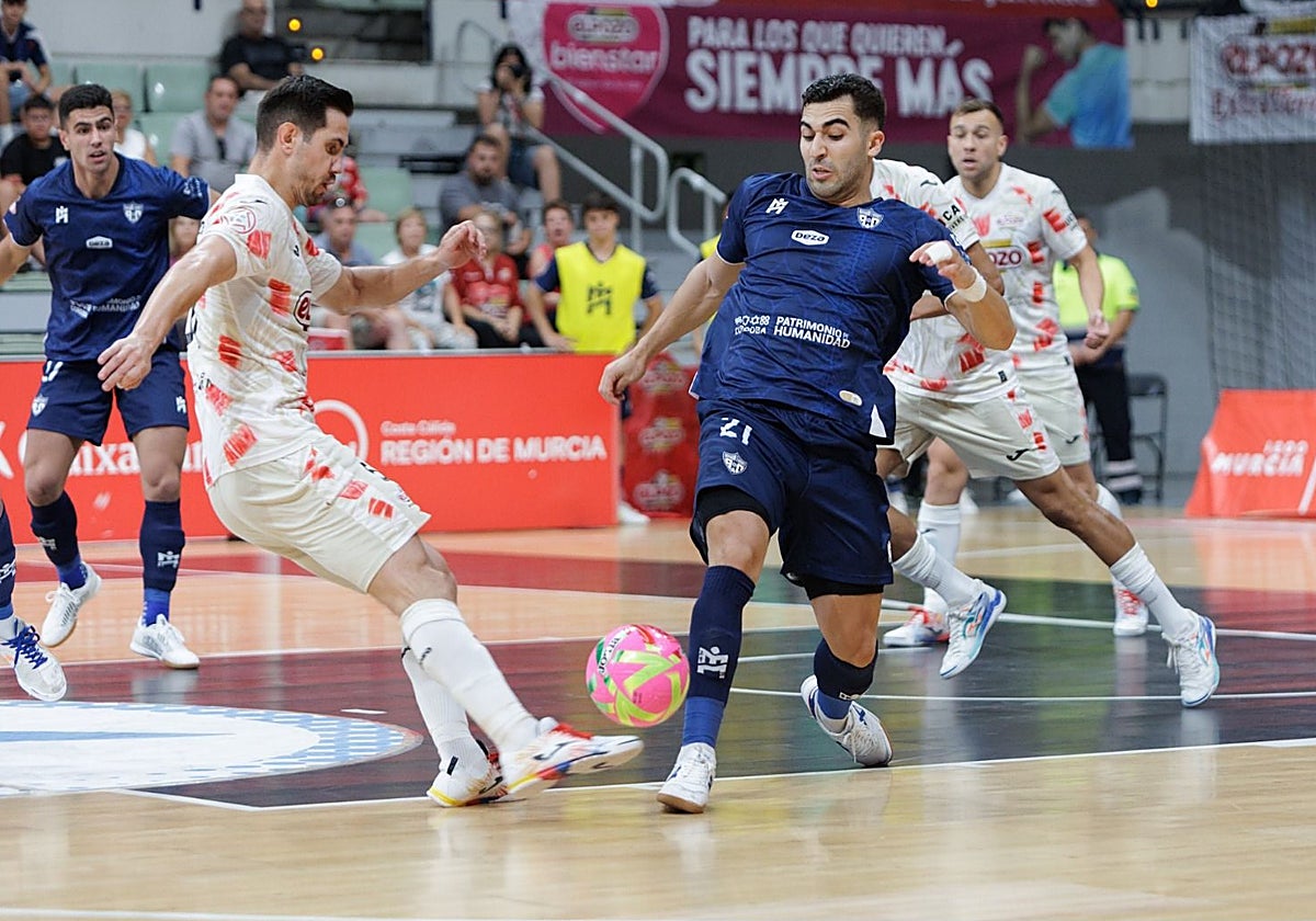 Un momento del choque entre ElPozo Murcia y el Córdoba Patrimonio