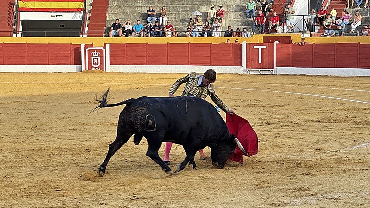 Tres orejas para Borja Jiménez en Belmez mientras Castella y Manuel Román se van de vacío