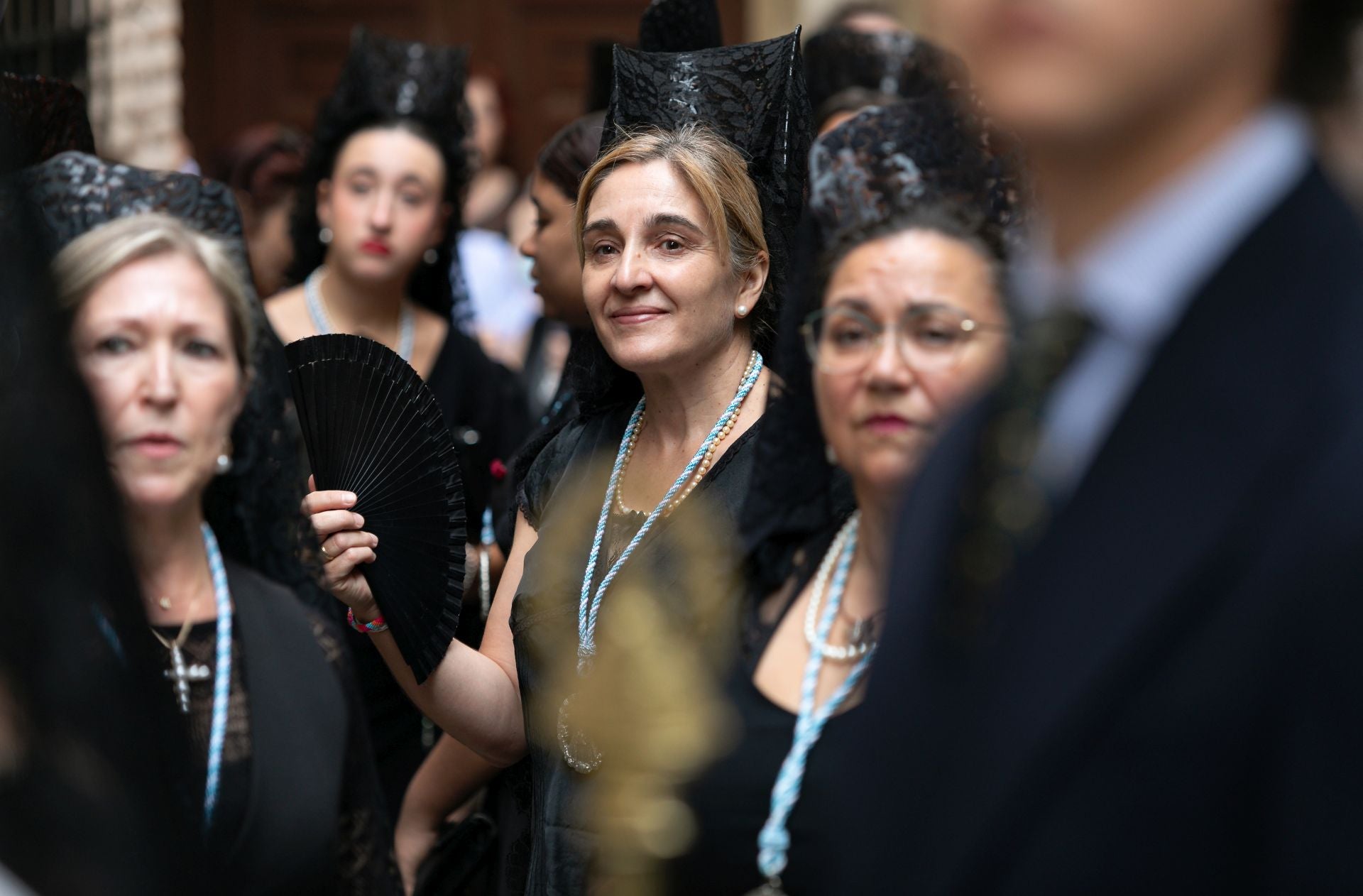 Lluvia de pétalos y fervor popular en Toledo por la Virgen de los Remedios