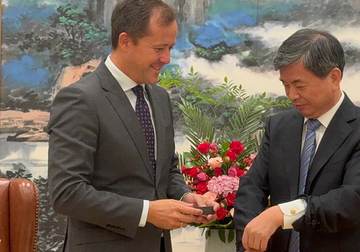 La delegación toledana, con el alcalde a la cabeza, está en la provincia china de Fujian, donde se han mantenido reuniones al más alto nivel con las principales autoridades locales