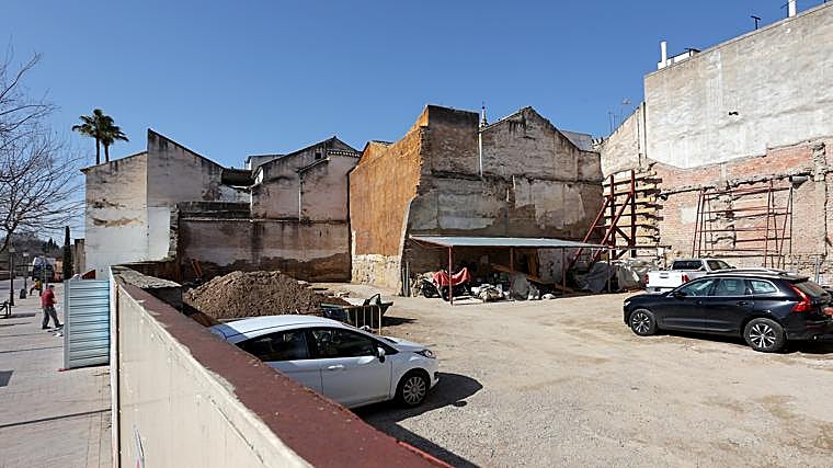 Panorámica del solar propiedad del Cabildo donde se construirá el nuevo Archivo de la Mezquita-Catedral