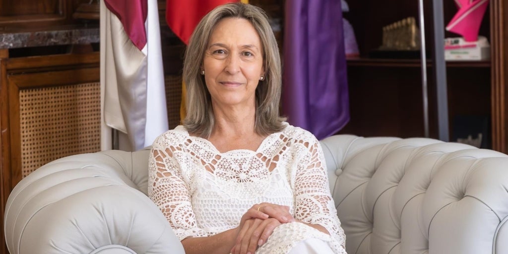 Ana Guarinos alerta del «desprestigio» de la política y defiende a Núñez como futuro presidente de Castilla-La Mancha