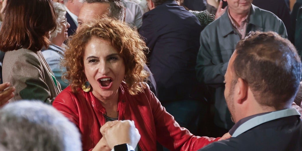 María Jesús Montero cedió servicios a clínicas privadas desde la Junta de Andalucía por 484 millones en solo tres meses