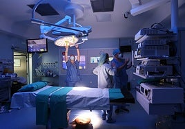 Empresas del concierto que aligerará operaciones quirúrgicas de Andalucía son asiduas de la Junta desde 1998