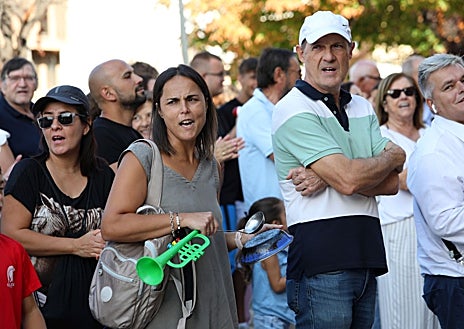 Imagen secundaria 1 - Los vecinos de Santa Cruz del Retamar claman en Toledo por un colegio digno: «No es capricho, es necesidad»