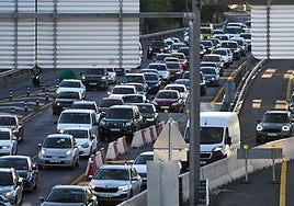 Tráfico denso y más usuarios de Metro y EMT en el primer día de normalidad laboral y escolar en Madrid