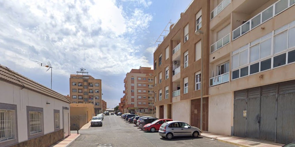 Muere el hombre que intentó matar a su mujer explotando una bombona de butano en Roquetas de Mar