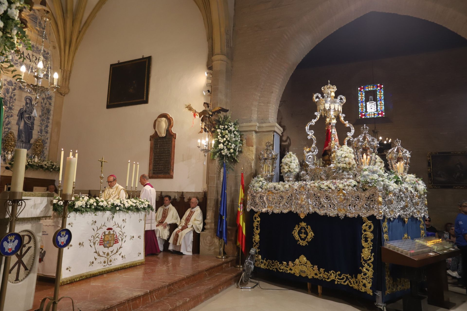 La solemne misa del obispo de Córdoba ante la Patrona en el santuario de la Fuensanta, en imágenes