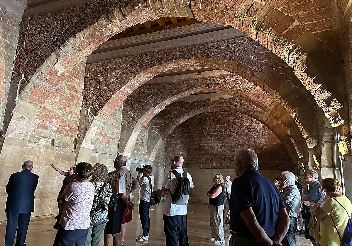 El MNAC alega que desconoce el destino de las pinturas. Es éste: sala capitular del Real Monasterio de Santa María de Sijena, de donde fueron arrancadas en agosto de 1936 y que ha sido rehabilitada con todas las condiciones para albergar de nuevo los frescos