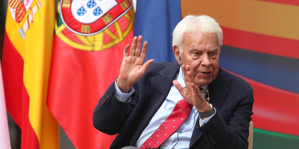 Felipe González asegura que el argumento de Sánchez de no convocar elecciones porque «las ganará la derecha» es «antidemocrático»