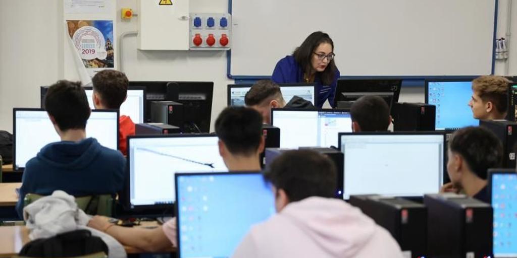 Trabajo en Córdoba: contratos de 90 días y 1.382 € al mes para formadores en nuevas tecnologías