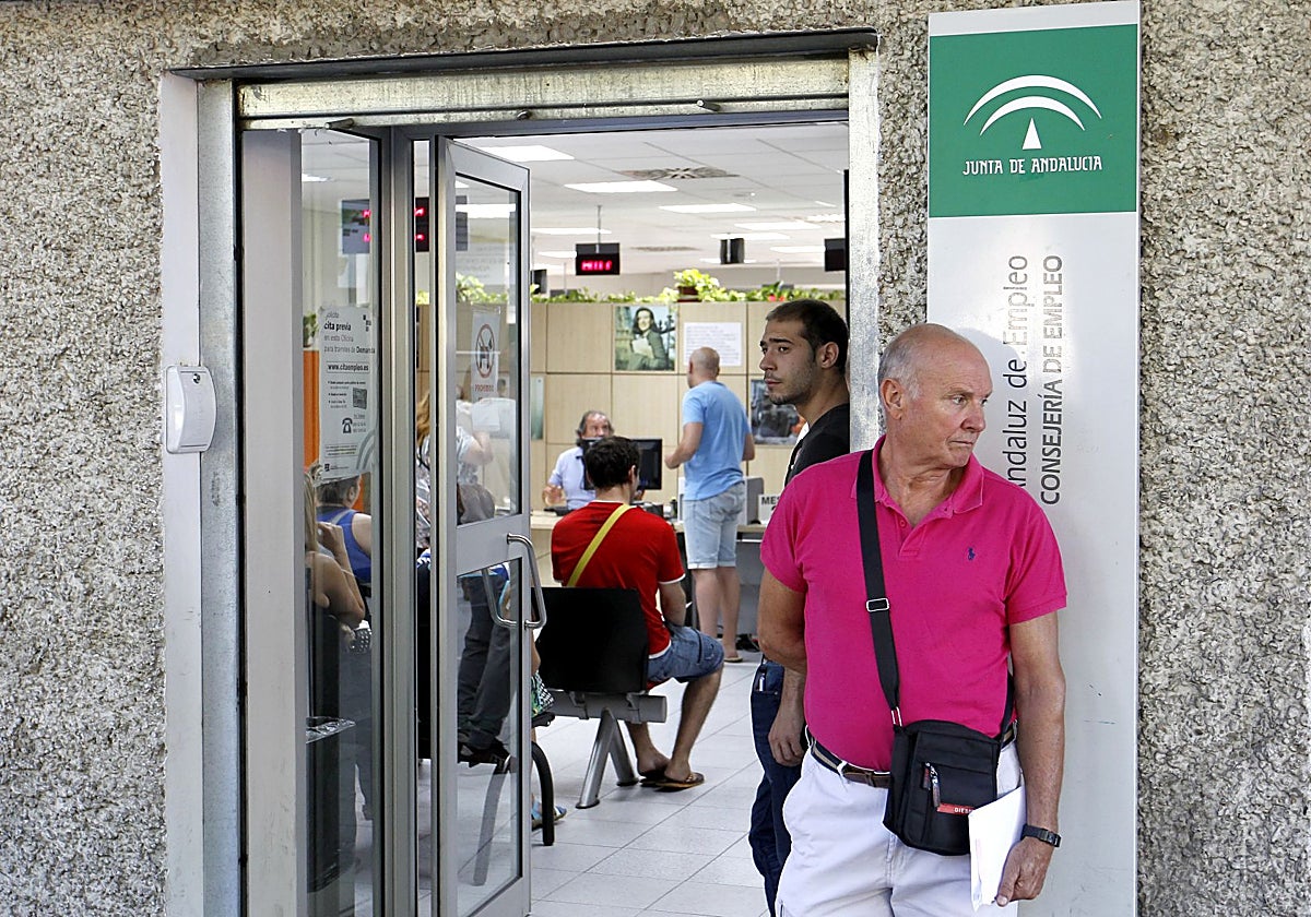 Oficina de empleo de la plaza de Colón, en el Centro de Córdoba