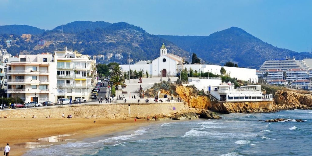 Un juez de Barcelona anula la sanción impuesta a una cafetería de Sitges por usar el castellano
