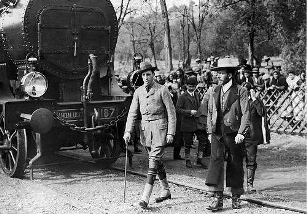 El Rey Alfonso XIII llega a la estación de Obéilar en 1908, en una de sus frecuentes visitas a la zona