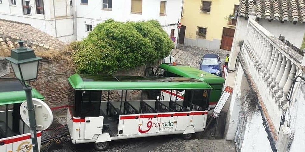 El tren turístico de Granada cambia de itinerario por cuarta vez en sus doce años de convulsa historia