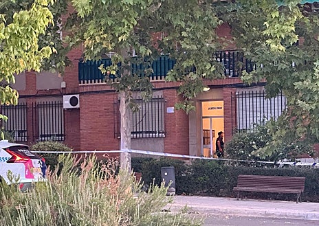 Imagen secundaria 1 - Arriba, el estado en el que ha quedado el coche