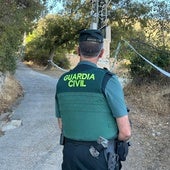 Un Guardia Civil cerca de la casa de Prado Negro